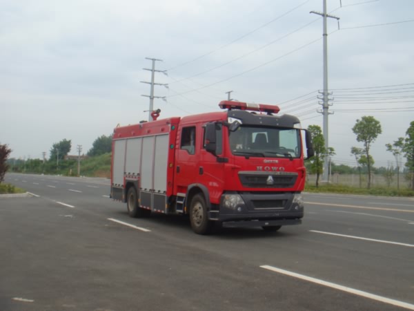 重汽豪沃水罐消防车